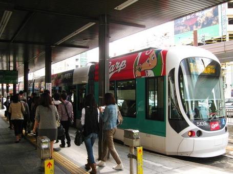 カープ電車2.JPG